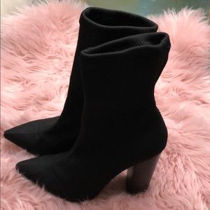 Ankle Boots with ribbed material